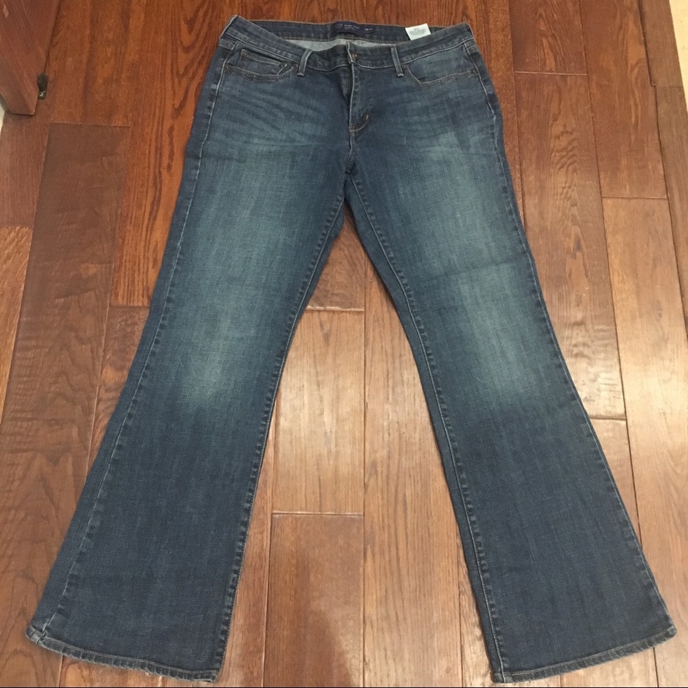 Levi’s Slight Curve Classic Bootcut